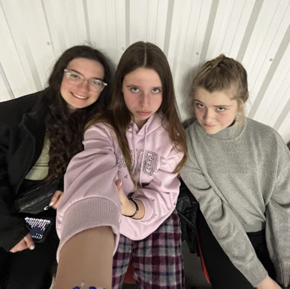 Meet your Posher, Cloe - Picture 1 of 1